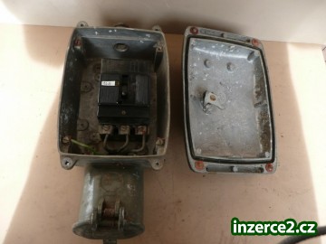 Třífázový vypínač ve skříni, zásuvka 25A_2 520356_2.jpg