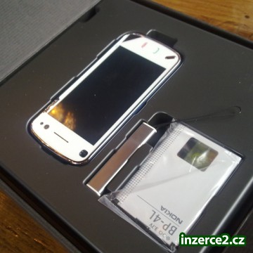 Zbrusu nový Nokia N97_1 100870_1.jpg