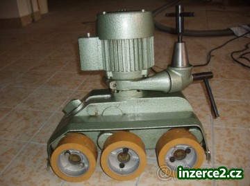 Prodám podavač na spodní frézu HOLZHER_1 110415_1.jpg
