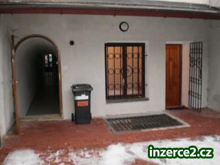 Pronájem komerčních prostor v Hradci Králové_2 115486_2.jpg