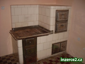 přes 100 let stará kachlová kamna_1 121305_1.jpg