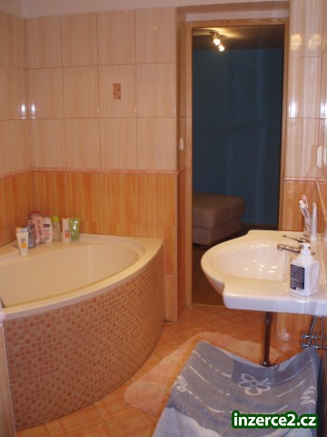 Byt 2+kk 53m2 + 30m2 horní patro, se zahradou 115m2_2 127295_2.jpg