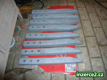 Prodám 8 ks zubů k rypadlu DH 112._2 135838_2.jpg