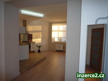 Pronájem kompletně zrekonstruovaného, atypického bytu na Vihohradech - Praha_2 155858_2.jpg