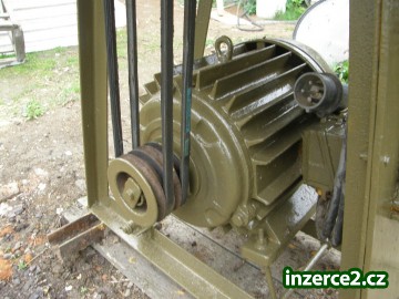 Cirkulárku masivní konstrukce motor 7 k, nový stůl 123x80 cm_2 158883_2.jpg