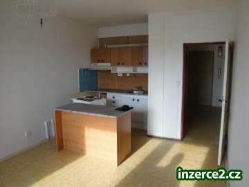 Pronájem bytu 1+kk v Hradci Králové, Brožíkova ul._2 159417_2.jpg