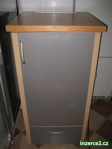 Chladnice vestavná INDESIT zabudovaná ve skříni se šuplíkem_2 160606_2.jpg