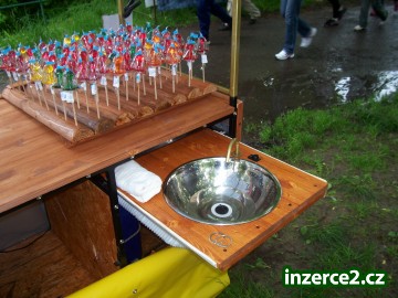 Dřevěný stánek s cukrovou vatou_2 165929_2.jpg