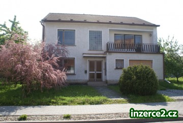 Hněvotín - rodinný dům, 2 bytové jednotky, se zahradaou a garáží_1 168107_1.jpg