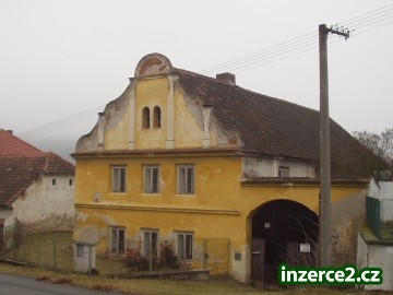 Prodáme RD, zem.usedlost, styl JČ baroka, 5km od Strakonic_1 170708_1.jpg