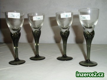 Krásné staré skleničky na kouřové ozdobné nožce, výška 13 cm_1 176584_1.jpg