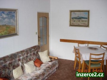 Pronájem prostorného bytu s lodžií 2+1 Truhlářská ulice - Hradec Králové_1 179277_1.jpg