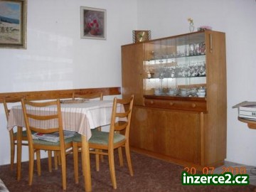 Pronájem prostorného bytu s lodžií 2+1 Truhlářská ulice - Hradec Králové_2 179277_2.jpg