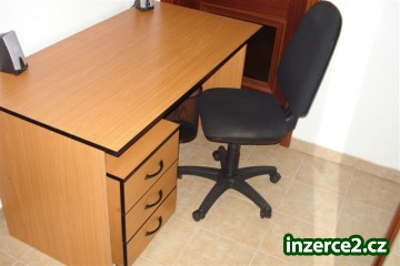 Prodám skoro novy psací stůl_2 180319_2.jpg