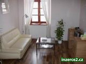 Pronájem zařízeného bytu 2+kk v historickém centru Hradce Králové_1 182362_1.jpg