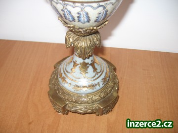 PORCELANOVA VAZA ZDOBENA BRONZEM_1 185276_1.jpg