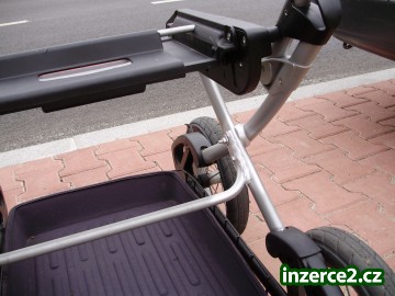 LEVNĚ AUTOSEDAČKA A HLUBOKÝ KOČÁREK PEG PERÉGO_2 188103_2.jpg