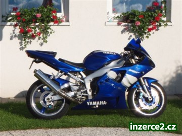 YAMAHA R1_1 189512_1.jpg