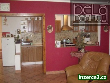 Krásný, dvougenerační RD se zahradou na pěkném místě_2 192895_2.jpg