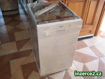 Myčka šíře 45 cm s jednoduchým ovládáním. K umístění pod linku i vedle linky. EKO programy. Průtokový ohřev vody. AQUA-STOP ochrana proti vyplavení. Plně funkční. Možno dovézt nebo zaslat na dobí_1 193688_1.jpg