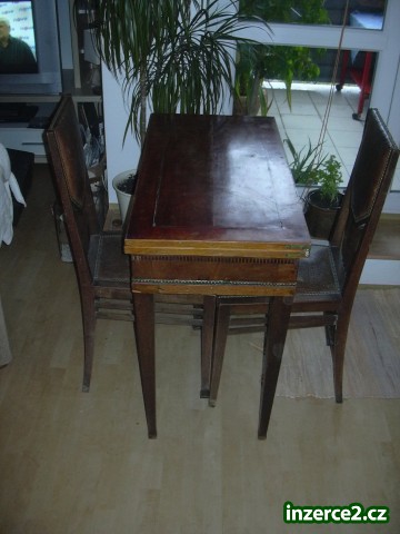 Nádherně zdobený secesní rozkl. karetní stolek pro dva_1 197545_1.jpg