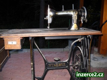 Starožitné šicí stroje_2 198014_2.jpg