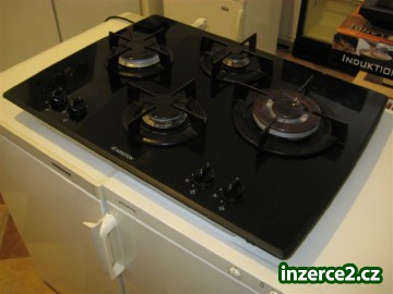 Plynová sklokeramická varná deska INDESIT_2 200558_2.jpg