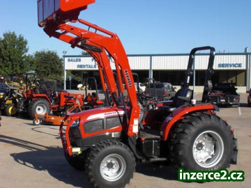 Traktor Mahindra 4x4 s čelním nakladařem_1 205021_1.jpg