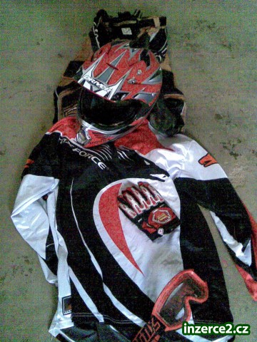 suzuki450 ltr 2009 s oblecenim a helmou za69tis_1 205644_1.jpg