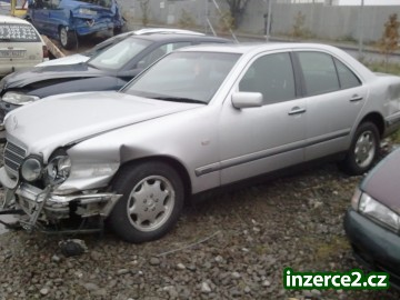 Prodám havarovaný Mercedes-Benz 210 E_2 205954_2.jpg