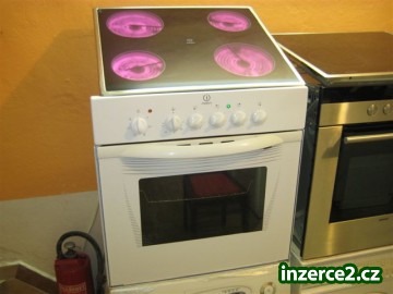 Sporák vestavný - Sklokeramická deska s troubou INDESIT_1 208861_1.jpg