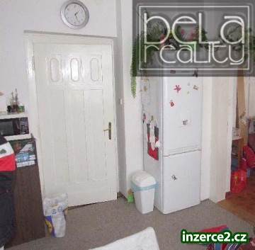 Pronájem prostorného bytu 3+1 s balkonem ve stylové vile_2 210403_2.jpg