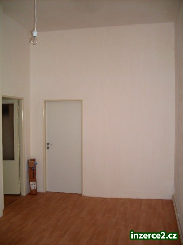 Pronájem pěkné kanceláře v centru Teplic, s možností klientů přímo z ulice_1 212900_1.jpg