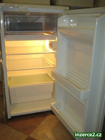 Lednice s malým mrazáčkem IGNIS - úzká jen 46 cm_2 215838_2.jpg