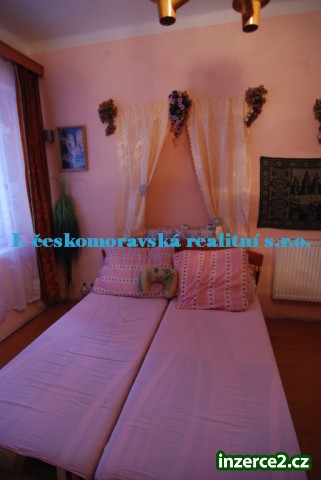 Prodáme rodinný dům s garáží v obci Jimlín_1 215972_1.jpg