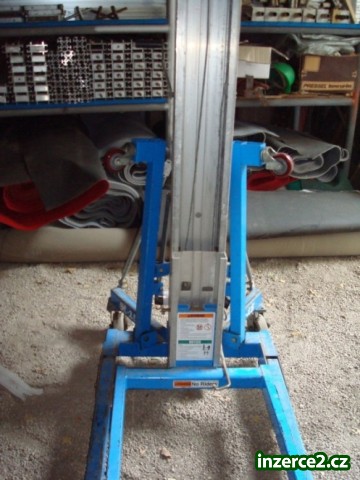 Zvedací materiálová mechanická plošina_1 216381_1.jpg