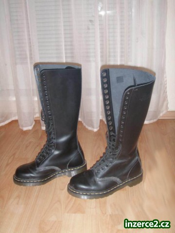 Prodám boty dr. martens vel. 39,černé 20 dírek_2 222330_2.jpg