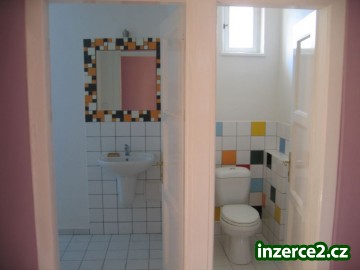 Pronájem zrekonstruovaného bytu 2+1_2 222807_2.jpg