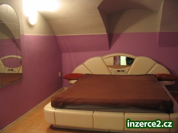 Prodám ŘRD -dvougenerační. V centru města Slaný,u náměstí._2 223093_2.jpg