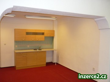 Zrekonstruovaný byt 2+kk na náměstí republiky v Plzni_1 223459_1.jpg