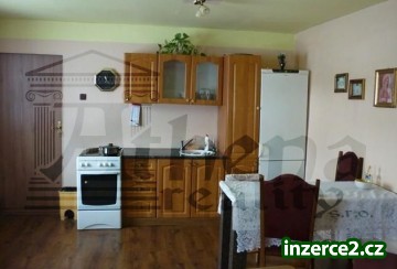 Zajímavý, vícegenerační RD v klidné lokalitě_1 223796_1.jpg