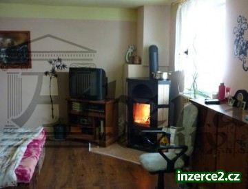 Zajímavý, vícegenerační RD v klidné lokalitě_2 223796_2.jpg