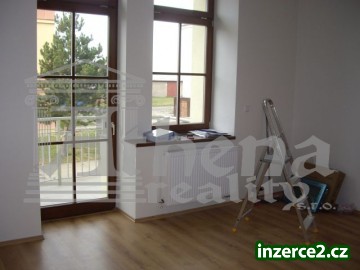 Pronájem krásného, zděného bytu 2+kk nedaleko HK_2 237561_2.jpg