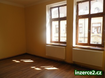 PODNIKATELSKÉ/BYTOVÉ PROSTORY NA NÁMĚSTÍ - KYJOV_1 238418_1.jpg