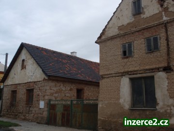Prodám dva samostatně stojící rodinné domy na cenu pozemku v obci Pšovlky u Rakovníka_2 243370_2.jpg