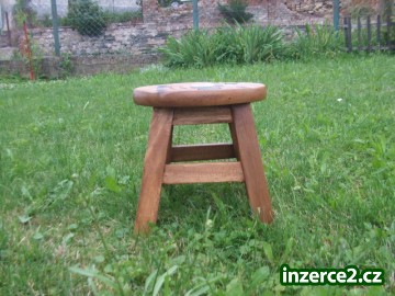 Dřevěná stolička s motivem zvířátek z akacie_1 243554_1.jpg