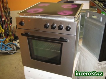 Sporák vestavný - Sklokeramická deska s nerezovou troubou ELECTROLUX_1 246599_1.jpg