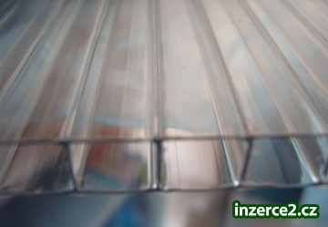Komůrkové polykarbonátové desky Makrolon_2 250219_2.jpg