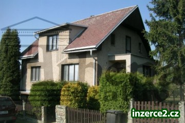 Prostorný RD 4+1 se zahradou a garáží ve vilové čtvrti_1 253309_1.jpg