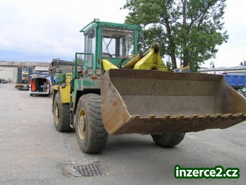 Nakladač UNK 320_1 25767_1.jpg